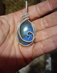 Silver wire wrapped labradorite pendant